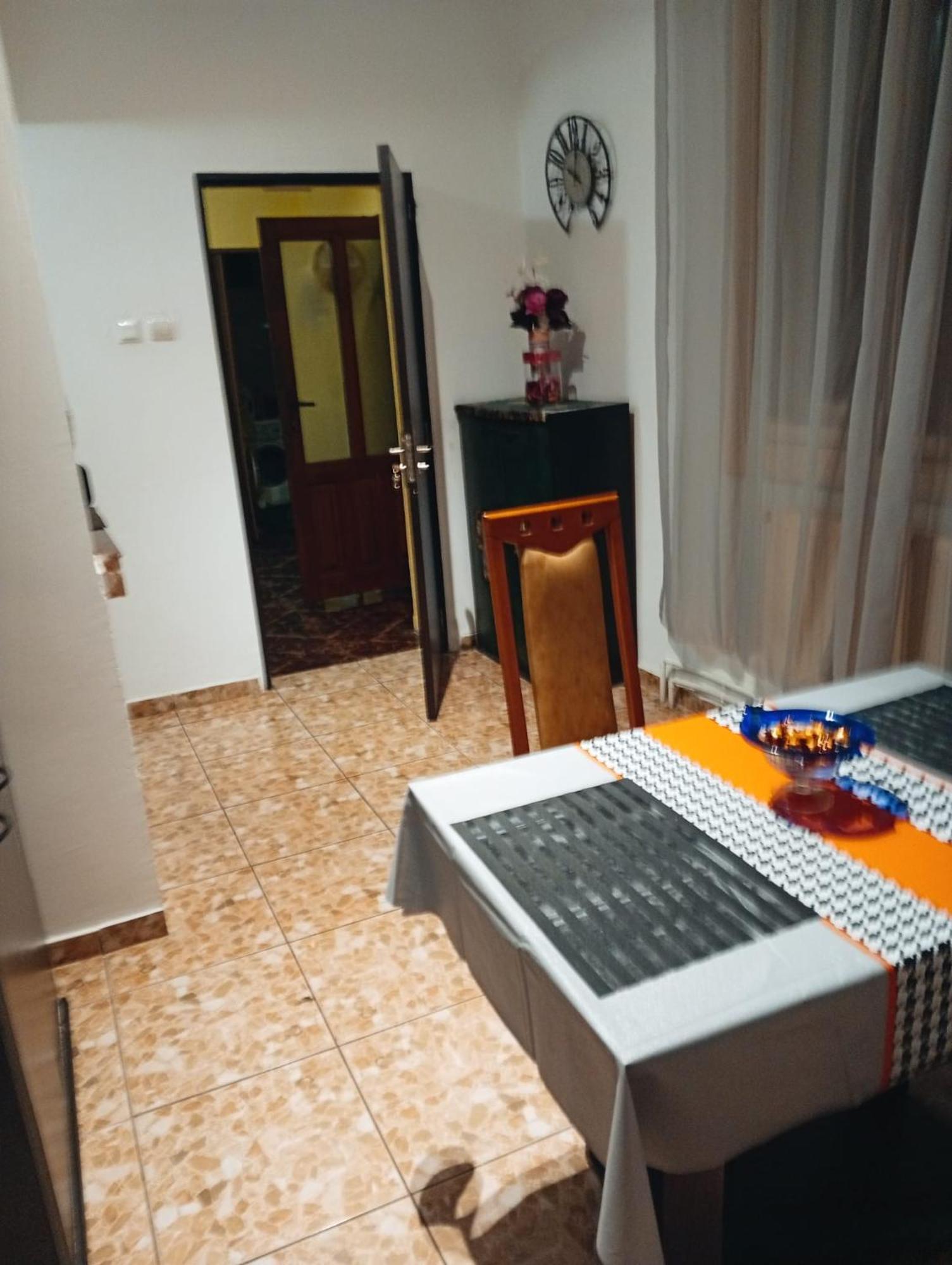 Apartment Garsoniera Clara, La Casa